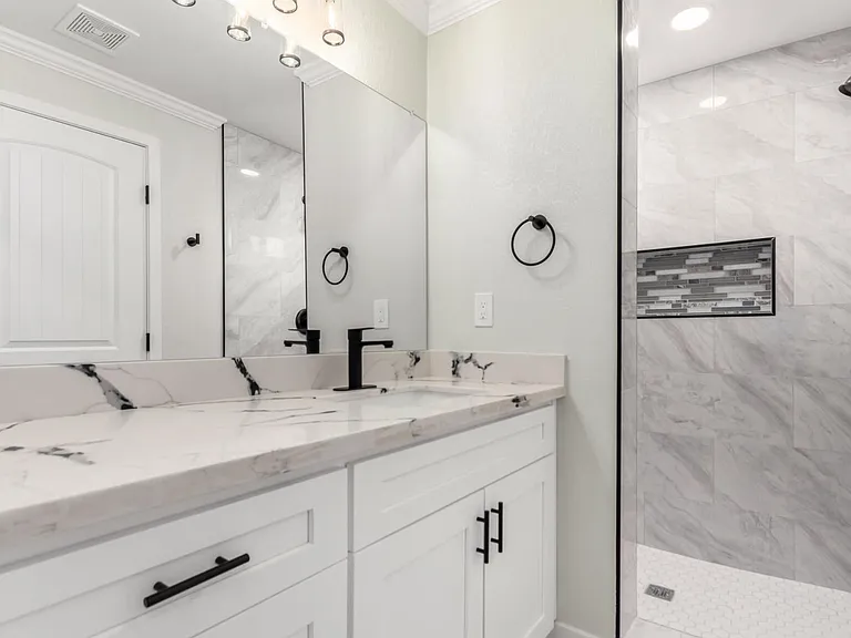 4402 E Mitchell Dr — Photo 24