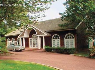 261 Georgica Rd, East Hampton, NY 11937