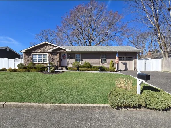 1568 Carl Avenue, Holbrook, NY 11741