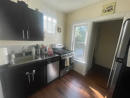 Rented by Metropolis International Realty Inc. | media 8