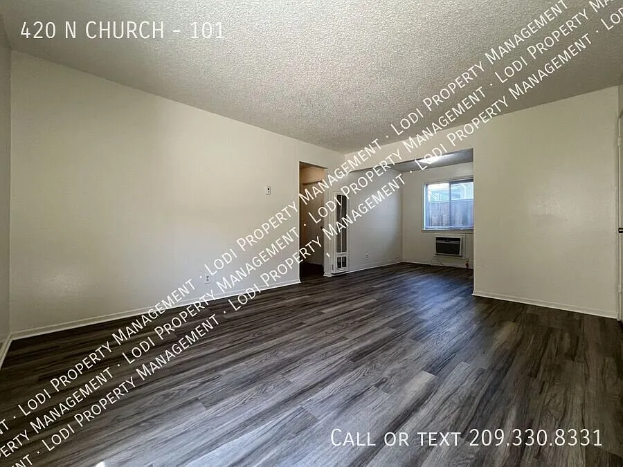 420 N Church St — Photo 3