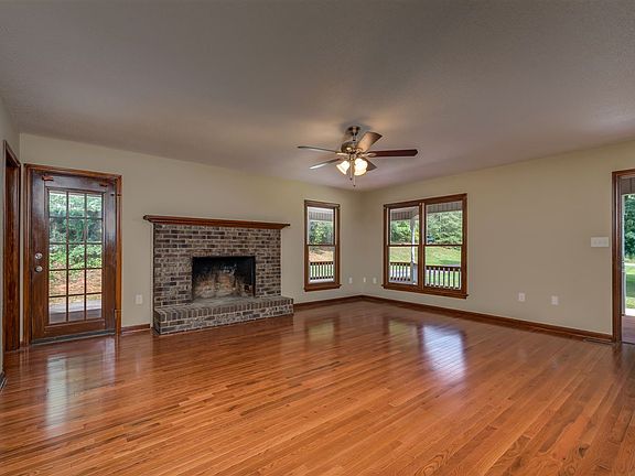 5th image of 422 Dixie Trail Dr