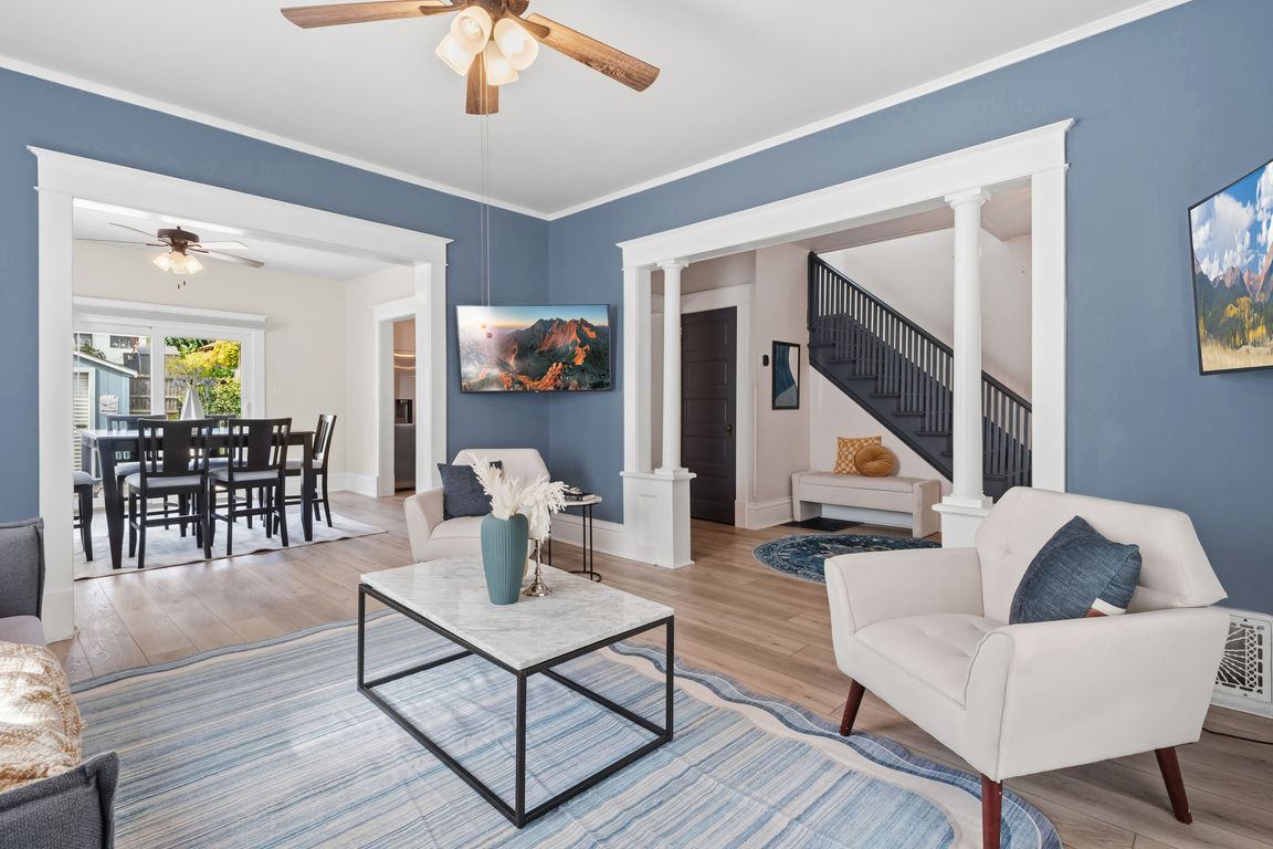 next background image