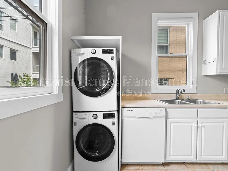 920 Broadway St #B — Photo 8