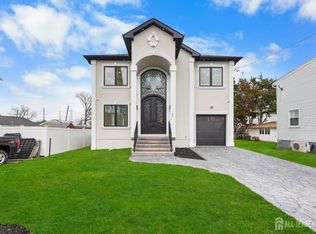 195 Old Rd, Sewaren, NJ 07077