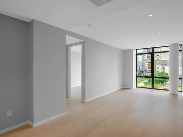 24-12 42nd Road image 2 of 12