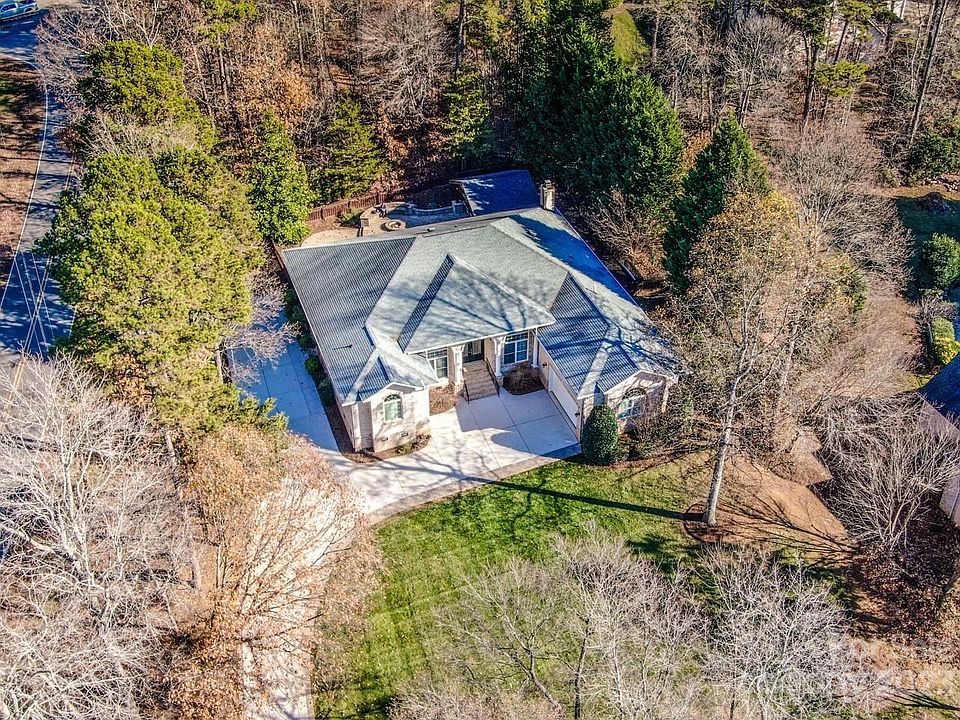 1st image of 107 Red Brook Ln