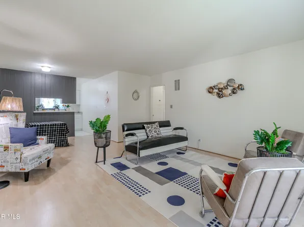 22050 Calvert St APT 17, Woodland Hills, CA 91367