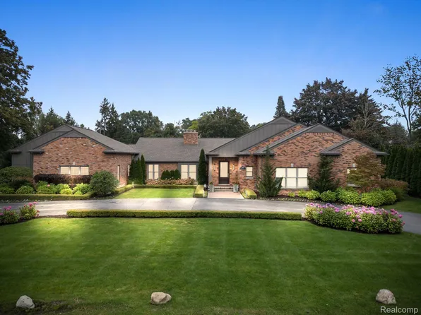 3916 Mount Vernon Dr, Bloomfield Hills, MI 48301