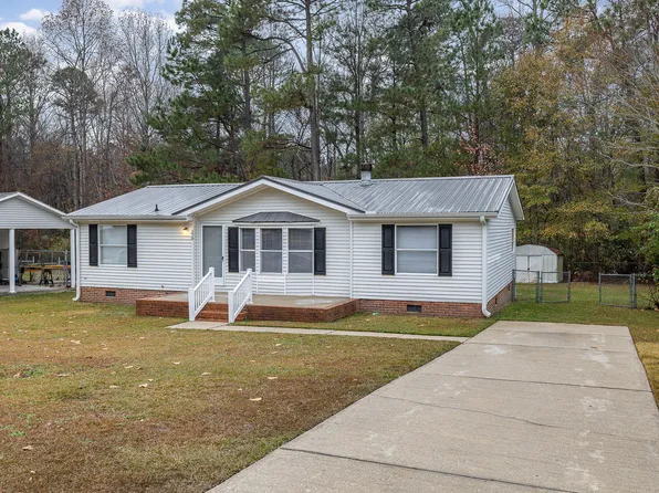 170 Woodbridge Dr, Spring Lake, NC 28390