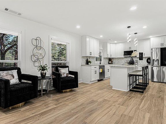 4th image of 4071 Rainbow Dr