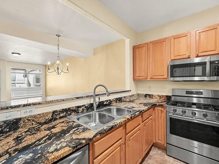 4452 S Auckland Ct — Photo 8