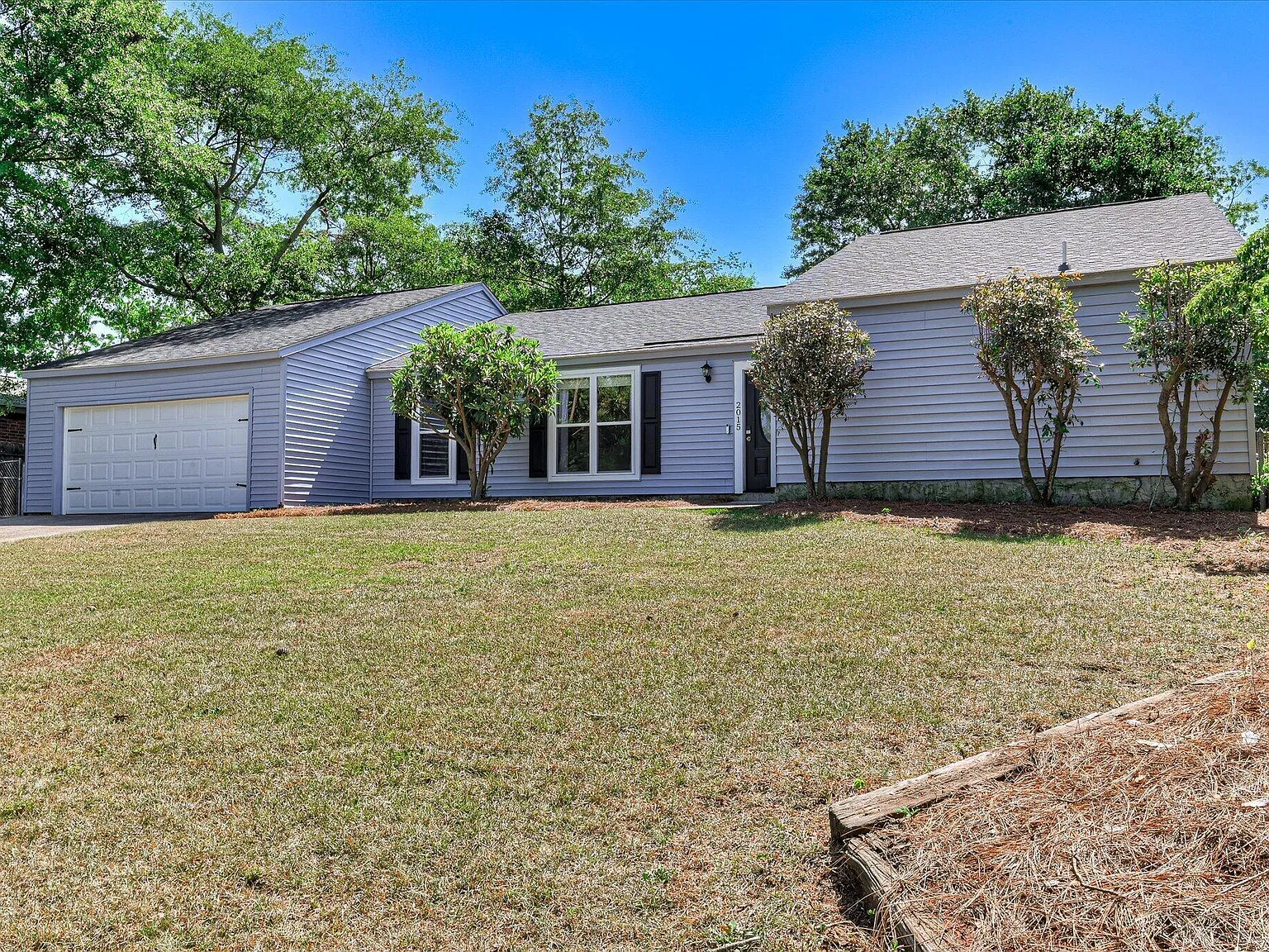 3 bed, 2.0 bath, 2092 sqft, $2,000 — Photo 2