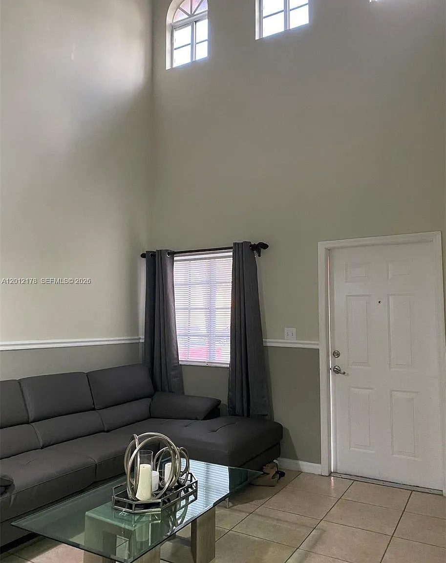 3 bed, 3.0 bath, 1520 sqft, $3,200 — Photo 1