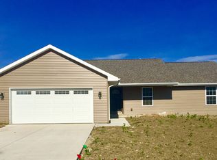 3710 Boulder Ridge Dr, Champaign, IL 61822