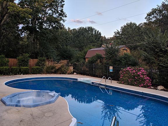 4th image of 441 Hickory Hills Dr NE