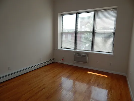 Rented by Capri Jet Realty Corp | media 12