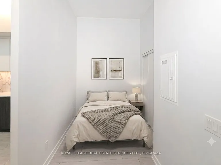 500 Dupont St #201 — Photo 9