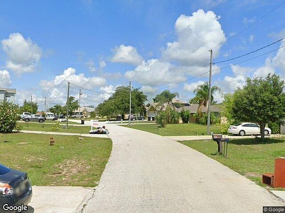 Exterior Neighborhood (street photo)