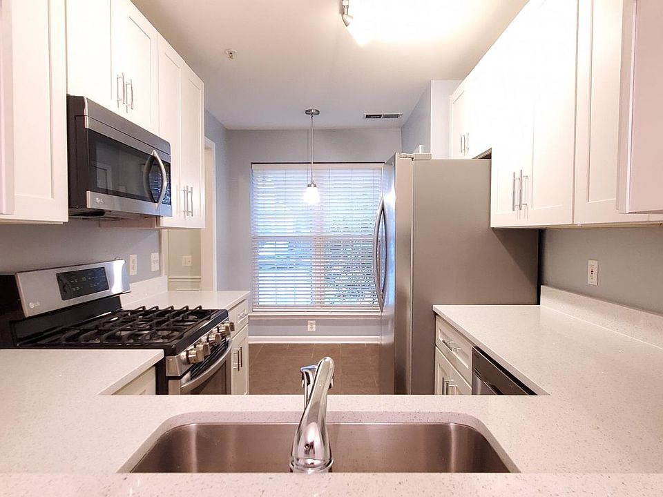 Large window in eat-in kitchen