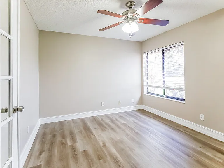 640 SW 95th Ter — Photo 13