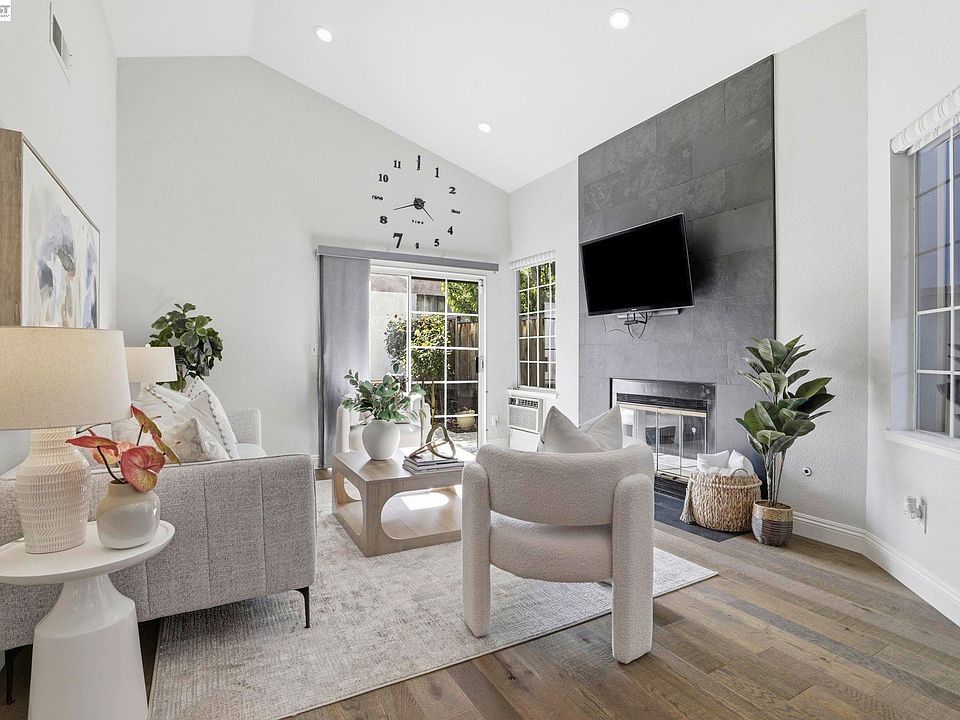 1st image of 42525 Fern Cir