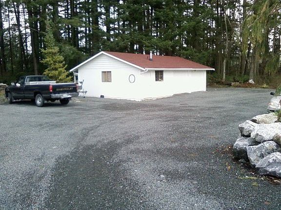 2 CAR DETACHED GARAGE W/SHOP