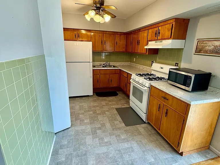 4 Texas Ct #D — Photo 8