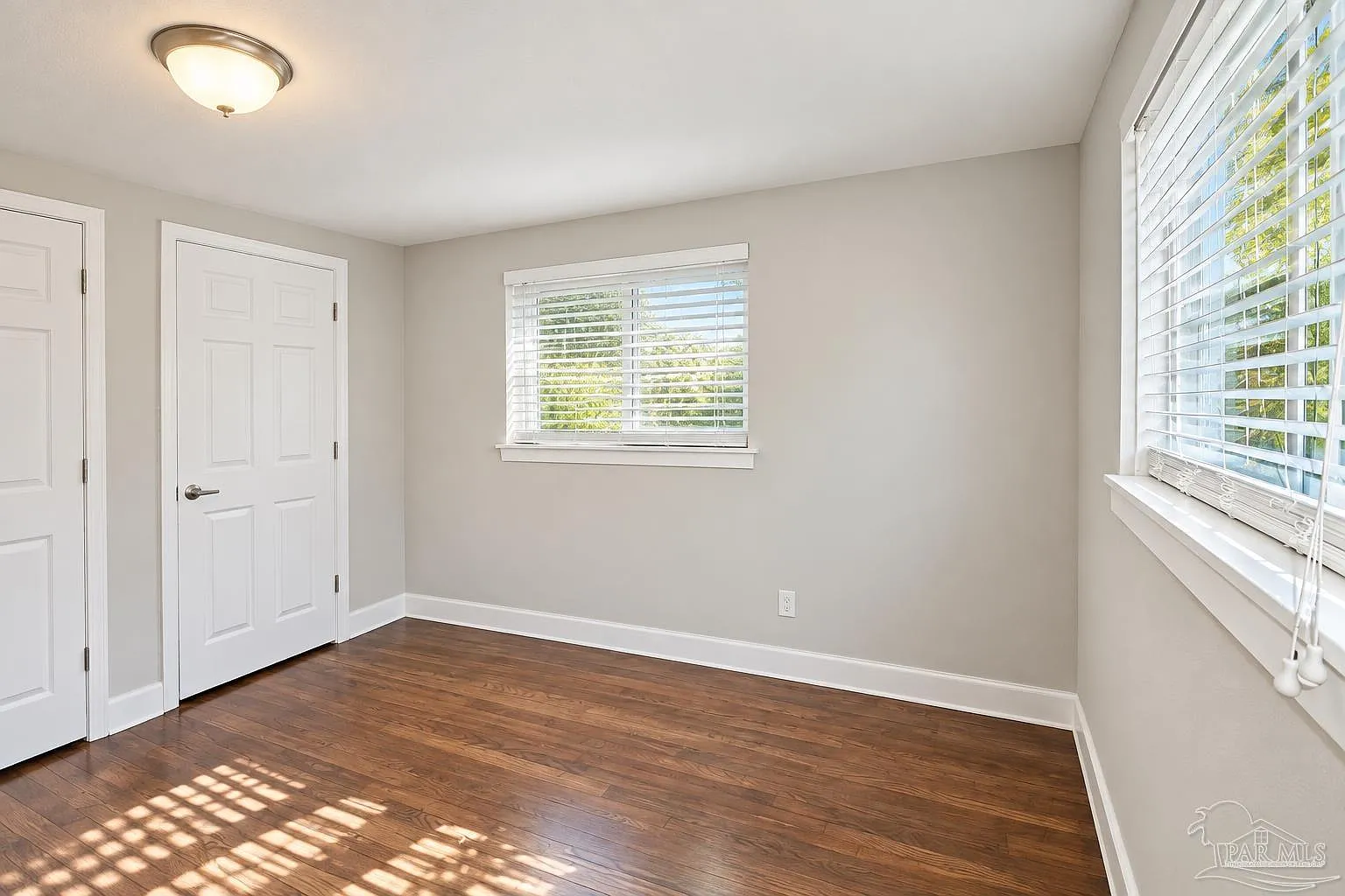 3 bed, 1050 sqft, $1,950 — Photo 3