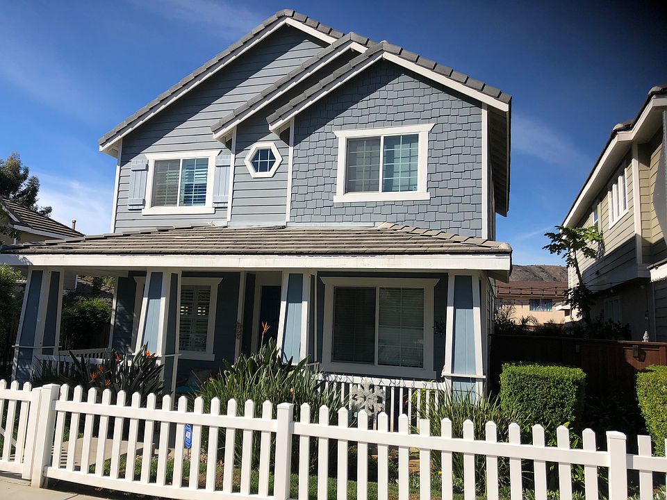 1st image of 223 Vineyard Ct