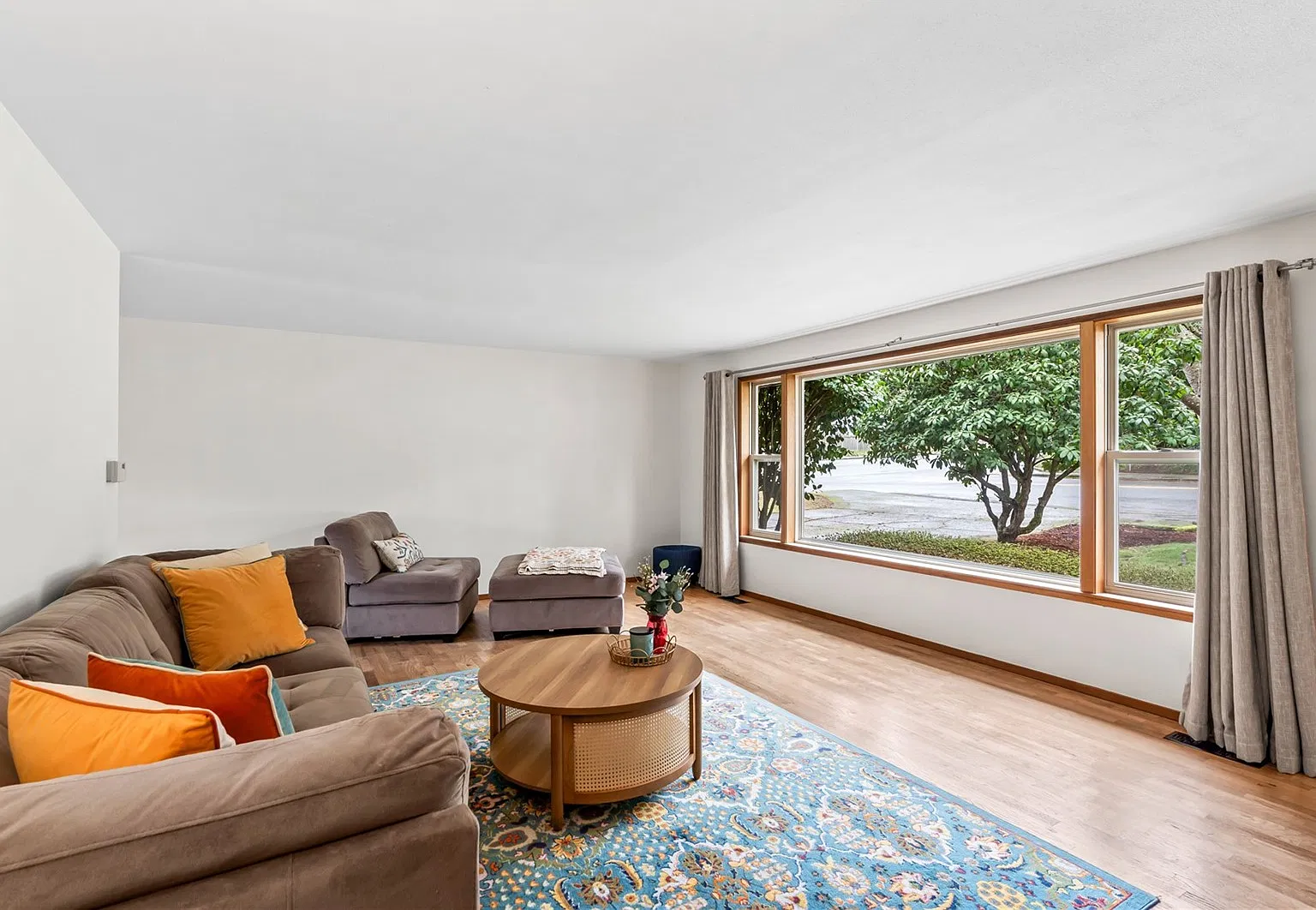 4 bed, 1.5 bath, 1680 sqft, $3,500 — Photo 3