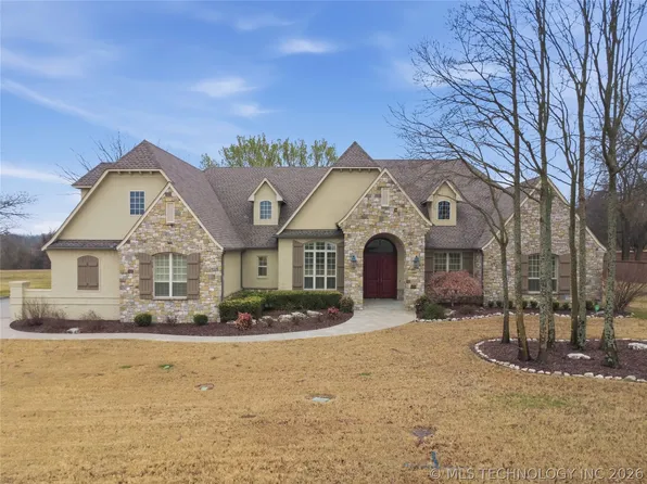 35 Woodcreek Ln, Pryor, OK 74361