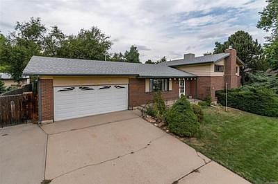 Extra Space to Side of Garage