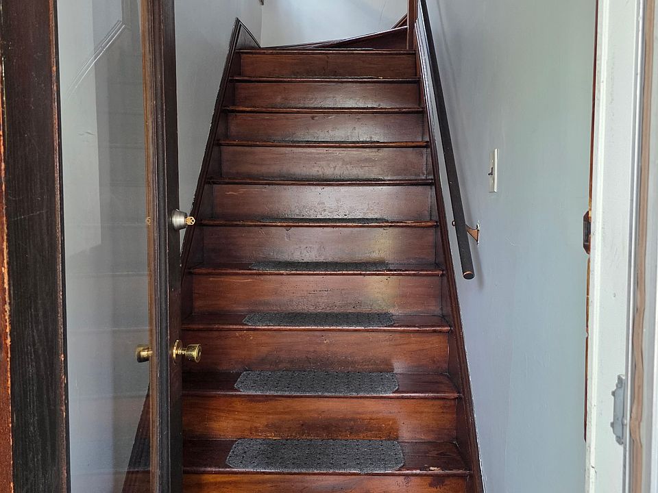 1st image of 37 Barclay St #1
