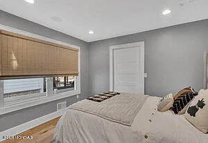 111 Sanborn Ave — Photo 41