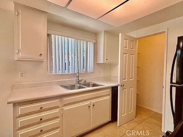 679 W 18th St #B — Photo 12