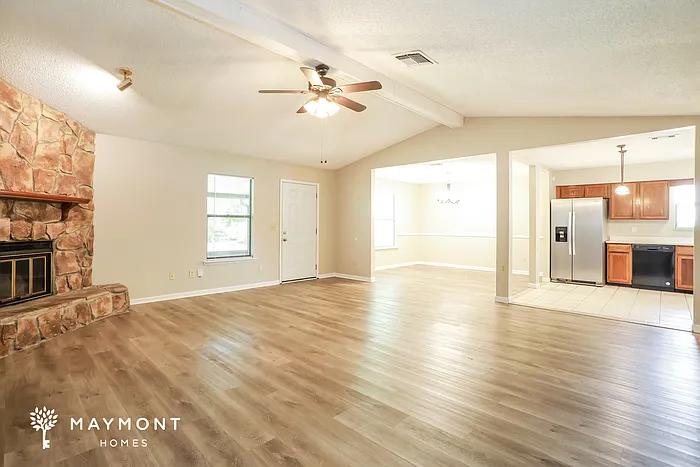 4 bed, 2.0 bath, 1828 sqft, $2,230 — Photo 4