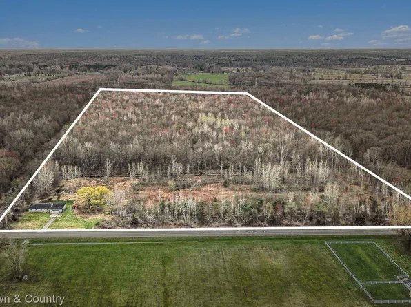 11179 Lake Rd, Montrose, MI 48457