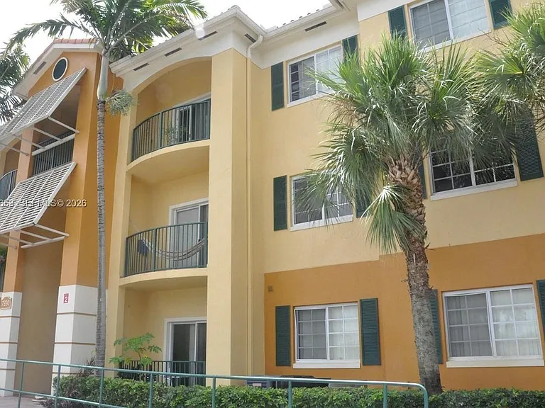 7330 NW 114th Ave #2015 — Photo 3