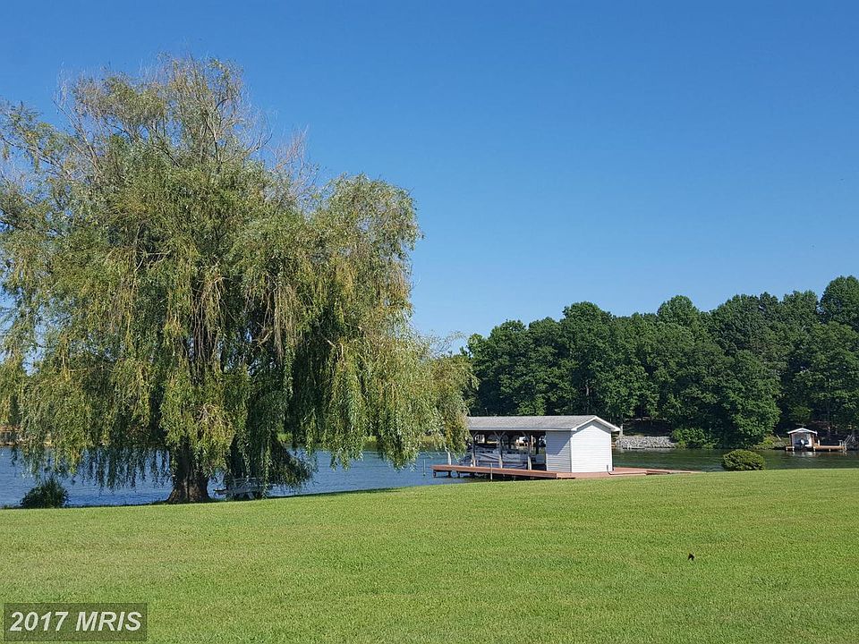 1st image of 6725 Lake Pointe Dr