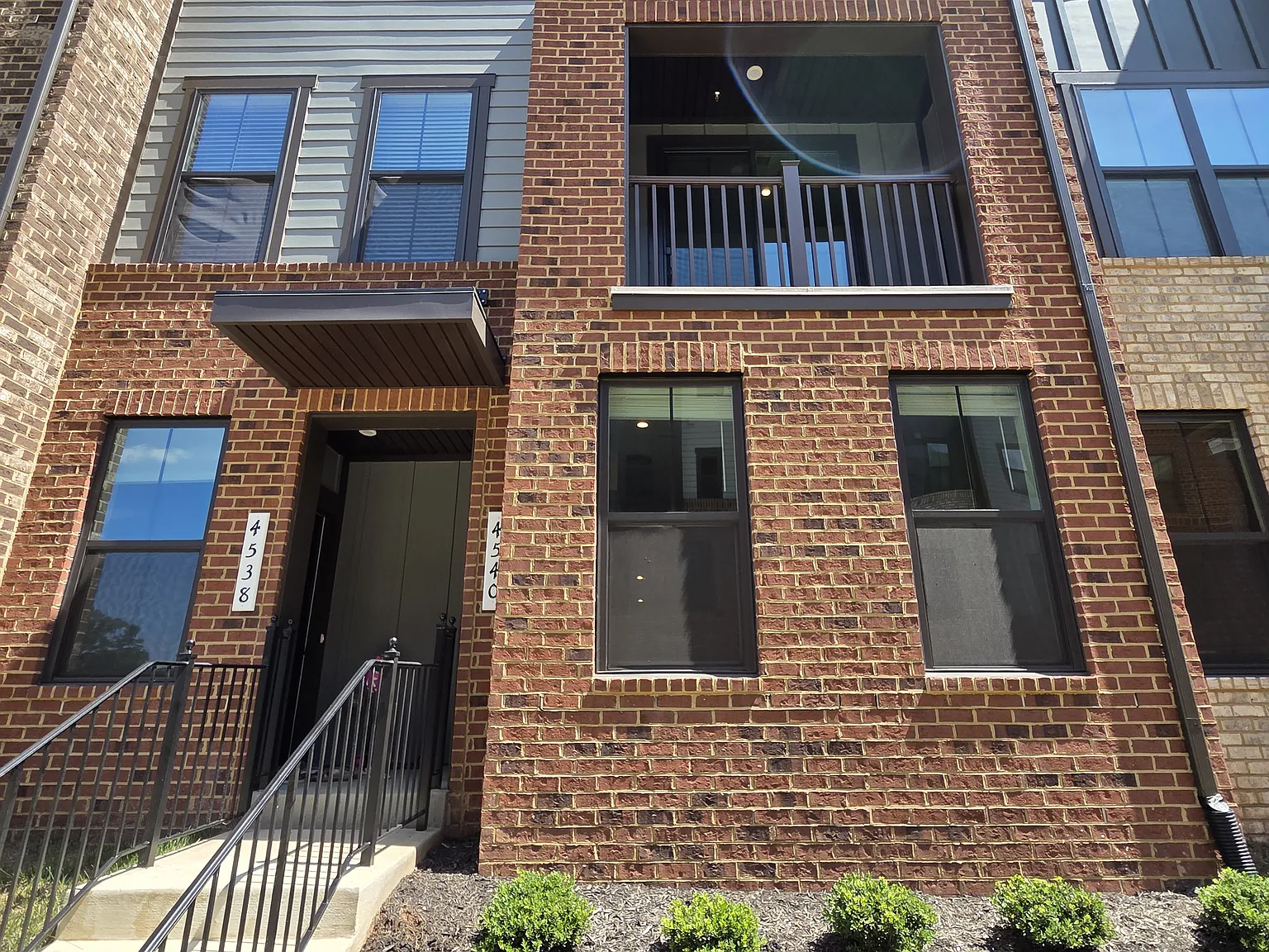 3 bed, 2.5 bath, 2132 sqft, $3,450 — Photo 1
