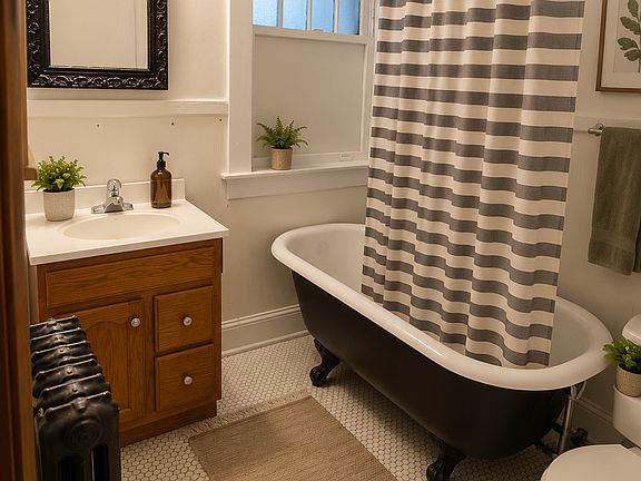 4th image of 1941 Aldrich Ave S #11