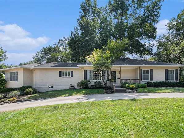 8901 Lee Blvd, Leawood, KS 66206