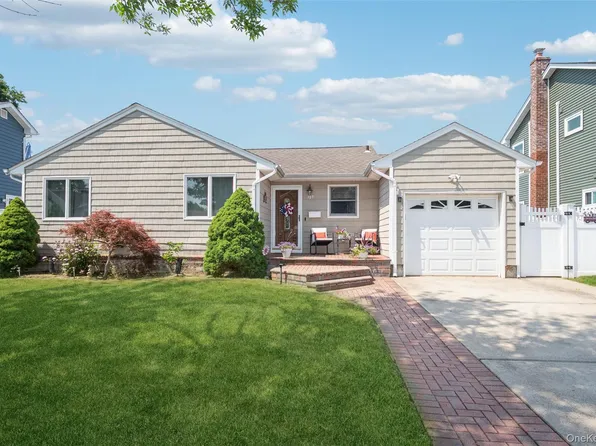 389 Briarwood Road, Massapequa, NY 11758