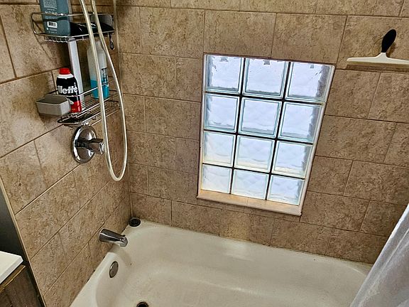 3rd image of 3314 W Dickens Ave #2