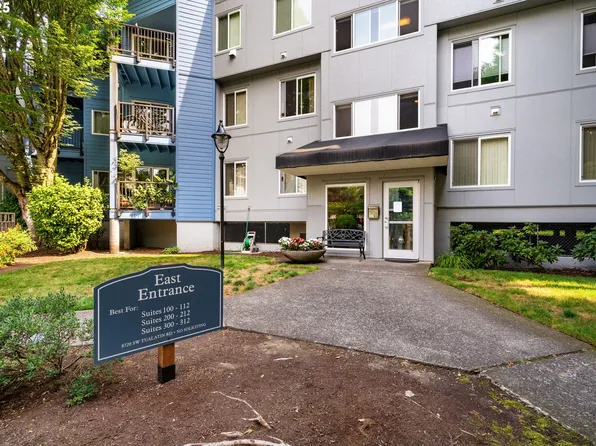 8720 SW Tualatin Rd APT 110, Tualatin, OR 97062