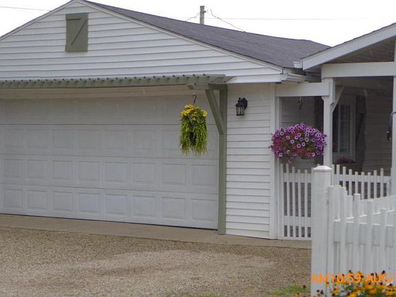 4th image of 12 Crystal Dr