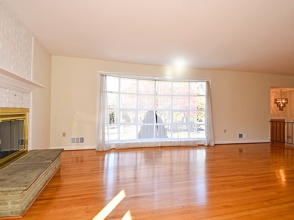 4th image of 10434 Windsor View Dr