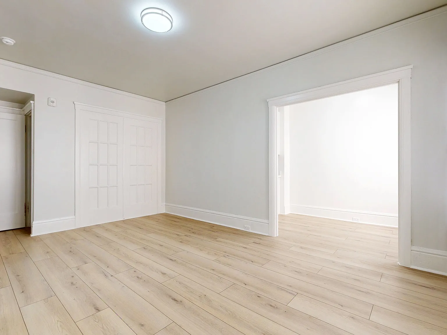 Charming Lower Nob Hill Studio | Shared Laundry & Pet Friendly — Photo 3