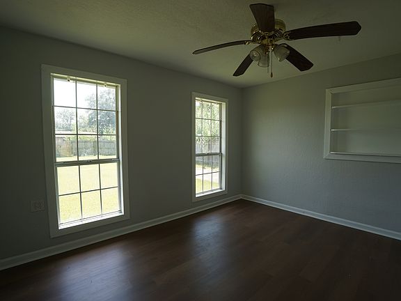 4th image of 306 Center Way